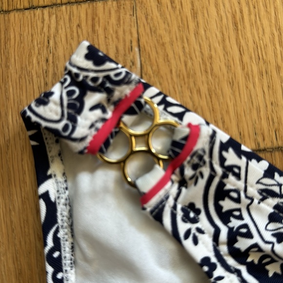 TOMMY BAHAMA set new without tags. - Picture 5 of 6